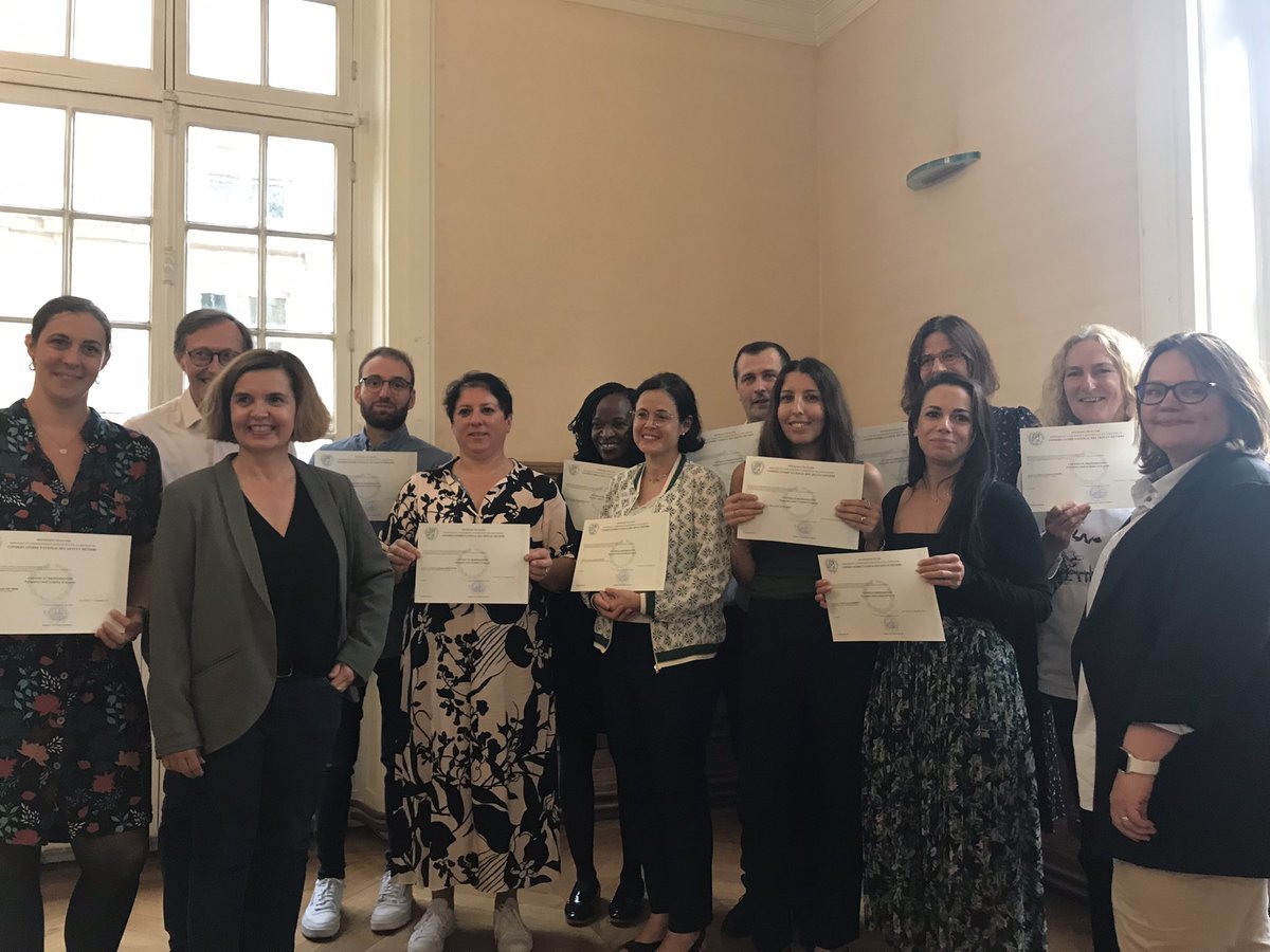 kosoni's tweet photo. Hier soir avait lieu la remise des diplômes pour la première promotion du certificat professionnel Prévoyance, santé et régime de branche du Cnam. 12 partenaires sociaux sont diplômés de la première promo. Bravo ! Un partenariat @LeCnam et @MalakoffHumanis 
#CnamEntreprises https://t.co/ckgMjhd7MC
