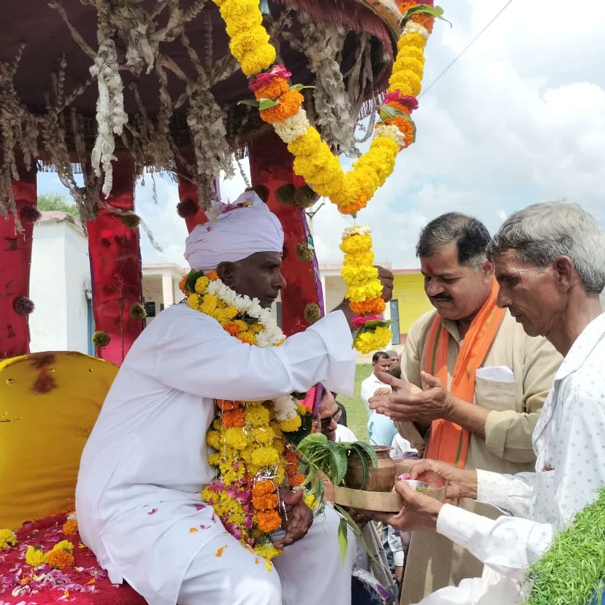 NandedNahar's tweet photo. आज #विधान��भा_क्षेत्र_तराना  के गाँव सामानेरा में भगवान श्री देवनारायण जी के जन्मोत्सव के अवसर पर सभी भक्तजनों के साथ  देवनारायण भगवान के दर्शन किए साथ गरुजी का आशीर्वाद लिया । 

@BJP4UjjainGramin https://t.co/lq0HUjCzUn