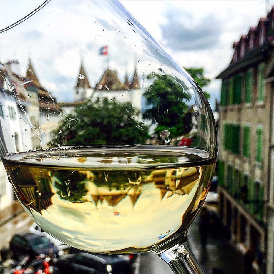 Cryptui0x's tweet image. Gm Throwback Thursday #Tbt 

Why conquer the castle 🏰 when you can drink it?!
🍾😋🎉 #Nyon #Switzerland #swiss #champagne #goodtimes #champagnelover #CastleParty2024