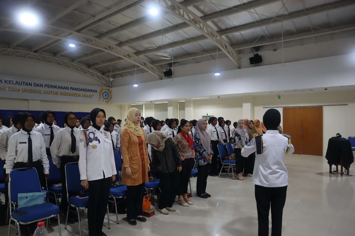 pkp_pangandaran's tweet image. Kegiatan menyanyikan indonesia raya dan mars DWP pada acara webinar &quot; Mental Health&quot; yg diadakan oleh DWP PKPP, Kamis (21/9) @bppsdm_kp #kkp #dwp #pkpp #pangandaran