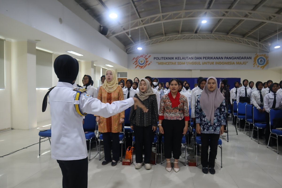 pkp_pangandaran's tweet image. Kegiatan menyanyikan indonesia raya dan mars DWP pada acara webinar &quot; Mental Health&quot; yg diadakan oleh DWP PKPP, Kamis (21/9) @bppsdm_kp #kkp #dwp #pkpp #pangandaran