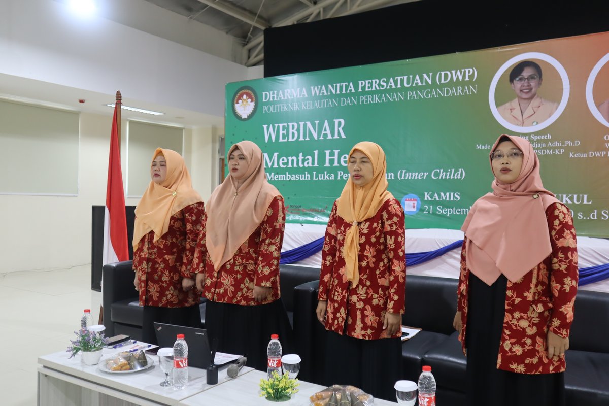 pkp_pangandaran's tweet image. Kegiatan menyanyikan indonesia raya dan mars DWP pada acara webinar &quot; Mental Health&quot; yg diadakan oleh DWP PKPP, Kamis (21/9) @bppsdm_kp #kkp #dwp #pkpp #pangandaran