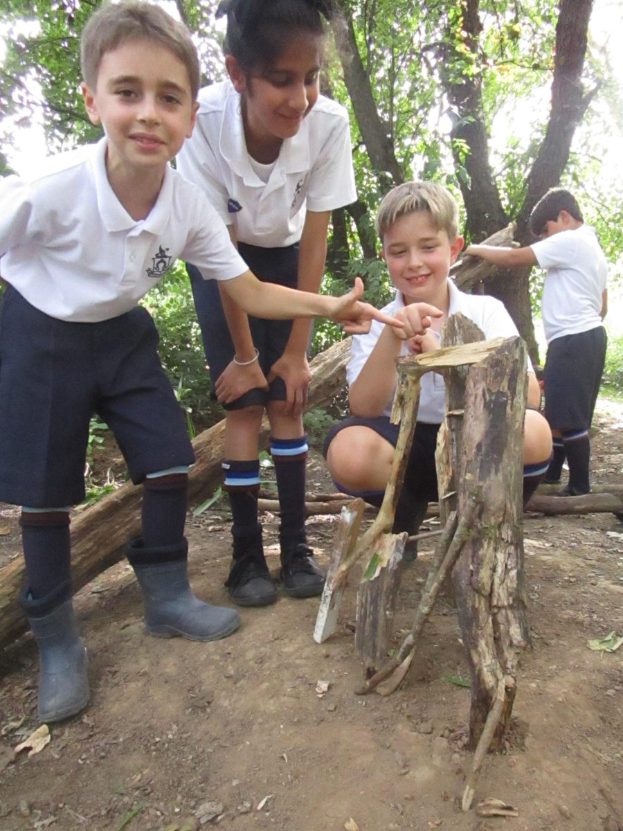 SJBWindsor's tweet image. Inspired by international artist and sculptor #andygoldsworthy, Year 5 have been using their time in Forest School to create their own artworks using natural materials they found in the woods. 

#stjohnsbeaumont #sjbwindsor #forestschool #outdoorlearning