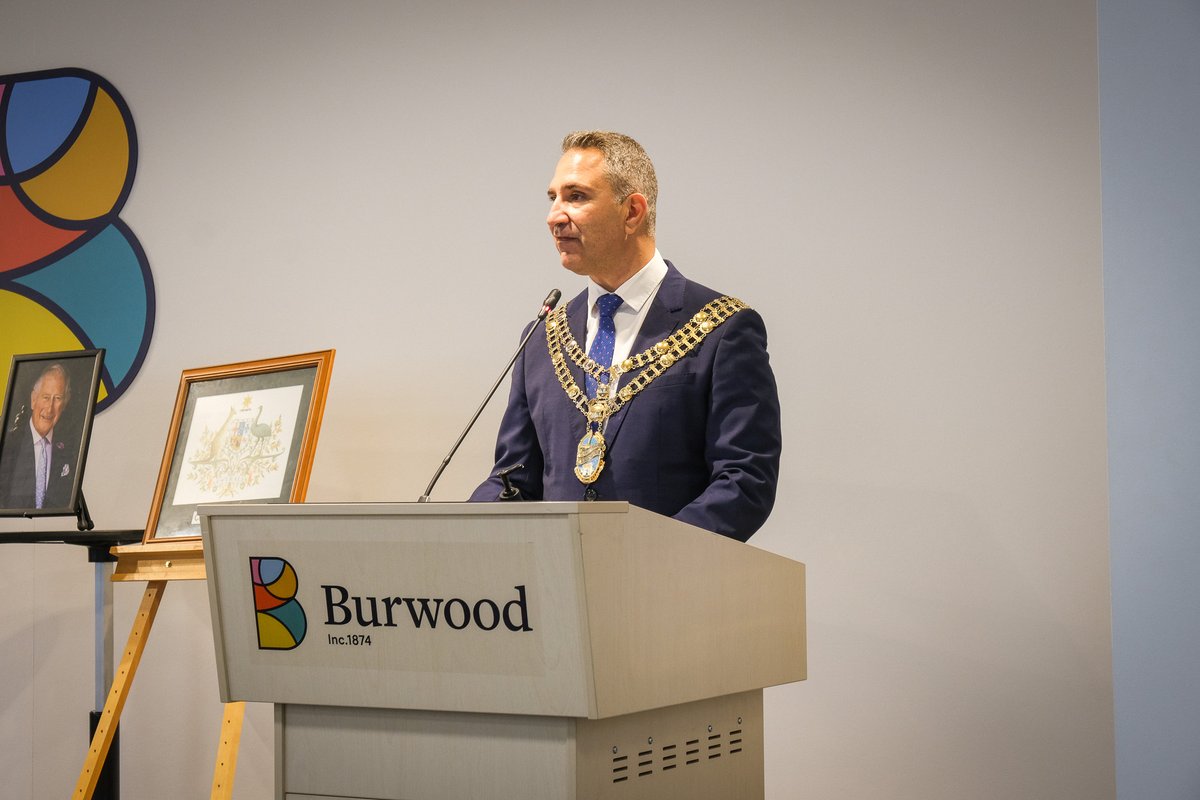 One of my favourite things to do as Mayor is welcome our newest Australians to our community.
 
Today I had the honour of presiding over 113 new Australian Citizens from 22 different countries at two citizenship ceremonies at <a href="/BurwoodCouncil/">Burwood Council</a>. Congratulations! #WelcometoBurwood