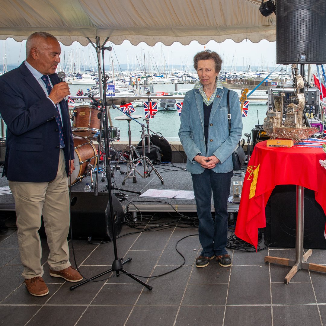 RLymYC's tweet image. #TBT to last year’s Potter Ship Race. Bonnie took overall honours, followed by Boomerang, Flying Boat and Lonestar. 2022 was extra special as our Club Patron, HRH The Princess Royal, presented the prizes. Entry for this year’s race is now open: ow.ly/xarB50PMKJO. #teamlymo