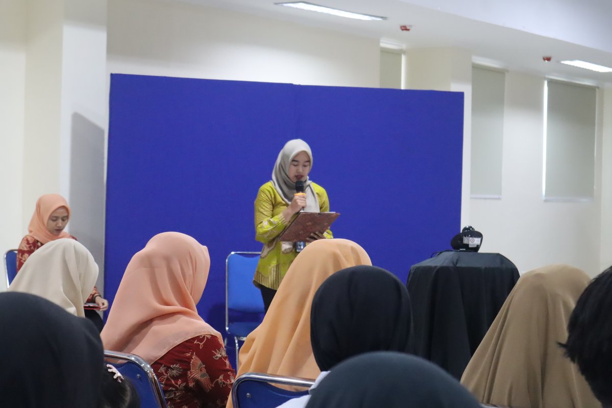 pkp_pangandaran's tweet image. Pembacaan doa dan laopran kegiatan oleh Ketua DWP PKPP pada acara webinar &quot; Mental Health&quot; yg diadakan oleh DWP PKPP, Kamis (21/9) @bppsdm_kp #kkp #dwp #pkpp #pangandaran