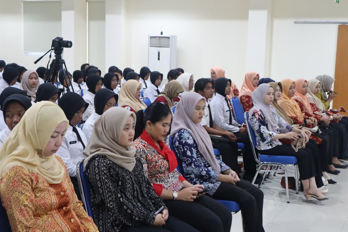 pkp_pangandaran's tweet image. Pembacaan doa dan laopran kegiatan oleh Ketua DWP PKPP pada acara webinar &quot; Mental Health&quot; yg diadakan oleh DWP PKPP, Kamis (21/9) @bppsdm_kp #kkp #dwp #pkpp #pangandaran