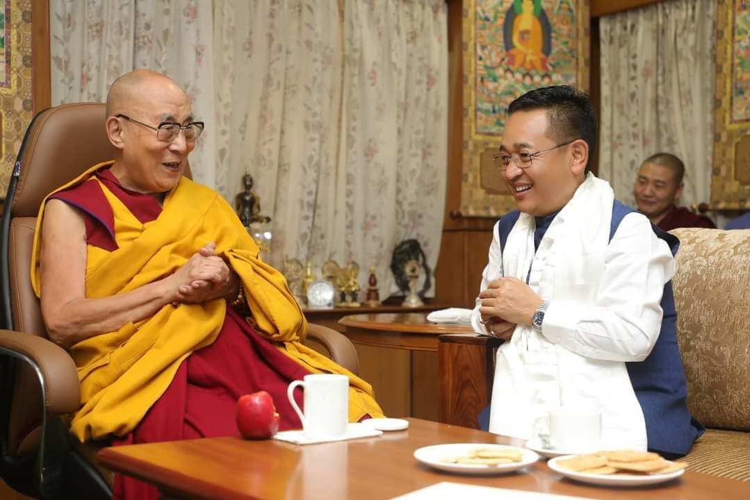 NELiveTV's tweet photo. ON INTERNATIONAL PEACE DAY, SIKKIM CM PS TAMANG SEEKS BLESSINGS OF DALAI LAMA, MEETS HIS HOLINESS AT DHARAMSHALA

#dalailama #Sikkim #pstamang #northeast #northeastlive https://t.co/Hc1sfOYVwn