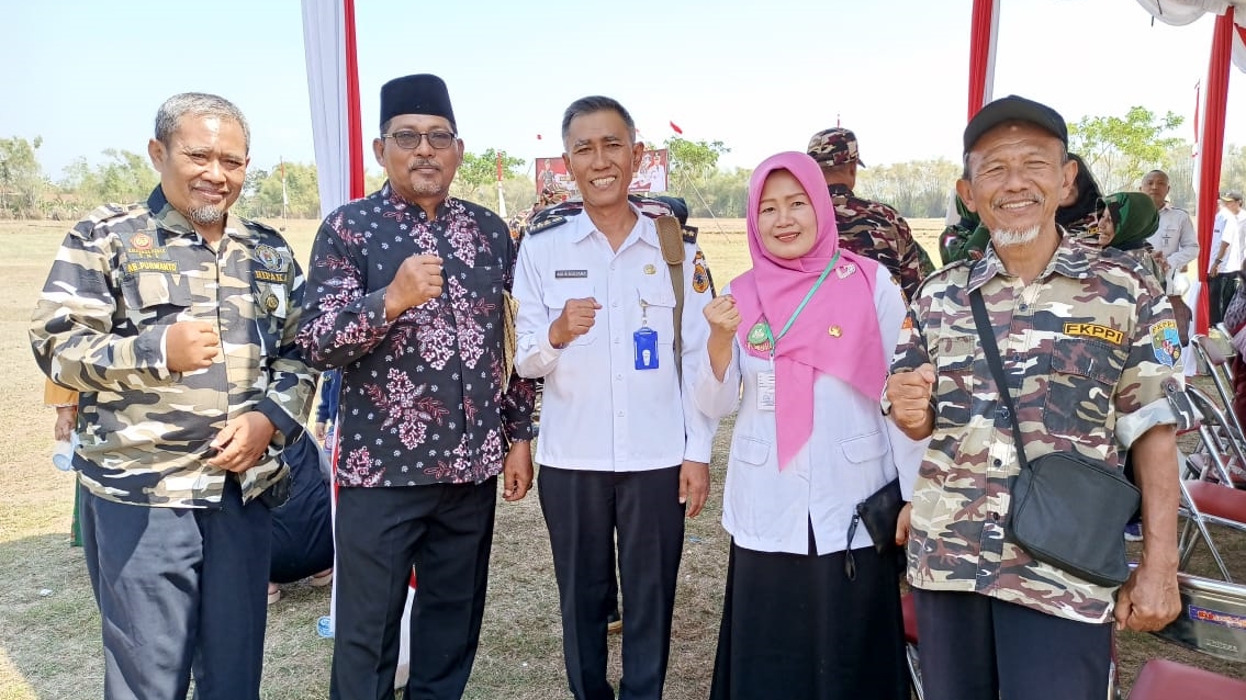 dinkespati's tweet photo. Dinkes Pati turut serta dalam kegiatan TNI Manunggal Membangun Desa (TMMD) di Desa Kalimulyo Kecamatan Jakenanmelalui penyuluhan Posyandu, Posbindu serta layanan penyakit menular dan tidak menular, pengobatan gratis, pemasangan KB metode MKJP (Metode Kontrasepsi Jangka Panjang) https://t.co/W1N124L9Lp
