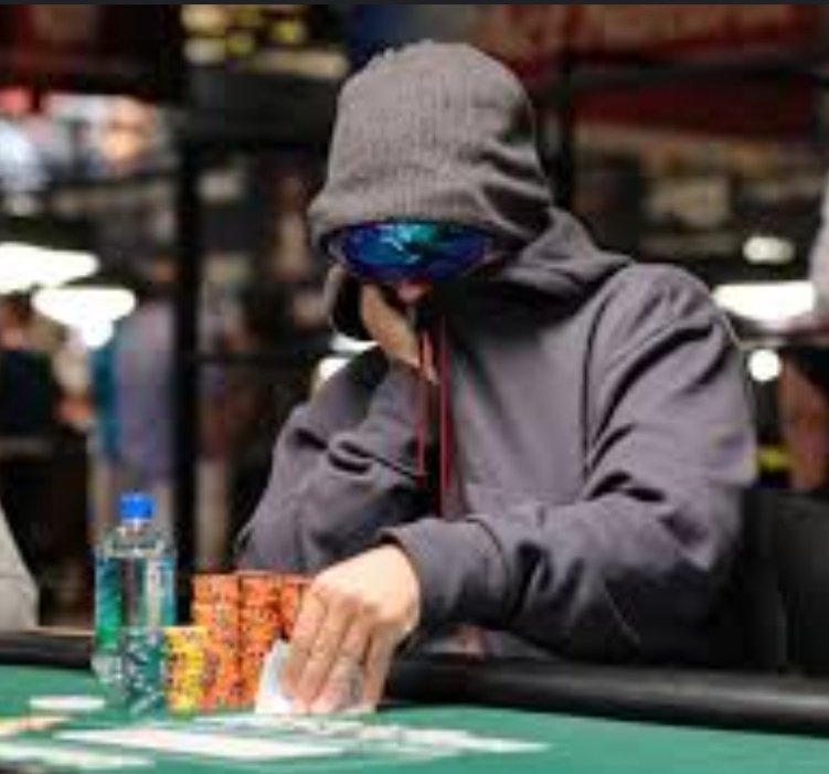 LordYhorm's tweet photo. @theangelogarci @Kerry_caraverga Imágenes exclusivas de Nasty Marksman jugando al poker. https://t.co/AxJRnHlZ67