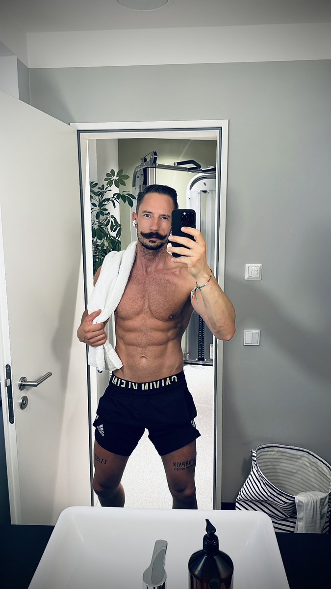 Chrislehrffm's tweet photo. See you at the gym #fitness #frankfurt #fitfam #frankfurtammain #bearded #mustache #ffm https://t.co/2RpYiWbM02