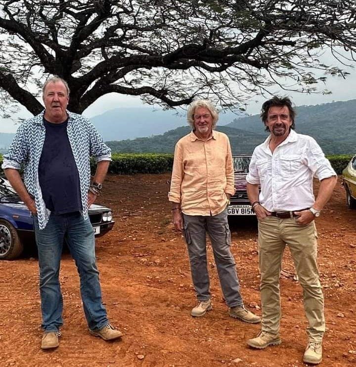 Vehicles brought all the way from United Kingdom for their project in Honde Valley. 

Honde Valley To The World. 

There is something unique about this destination. 

A few days ago we had famous American actress. 

#BrandHondeValley #VisitHondeValley
