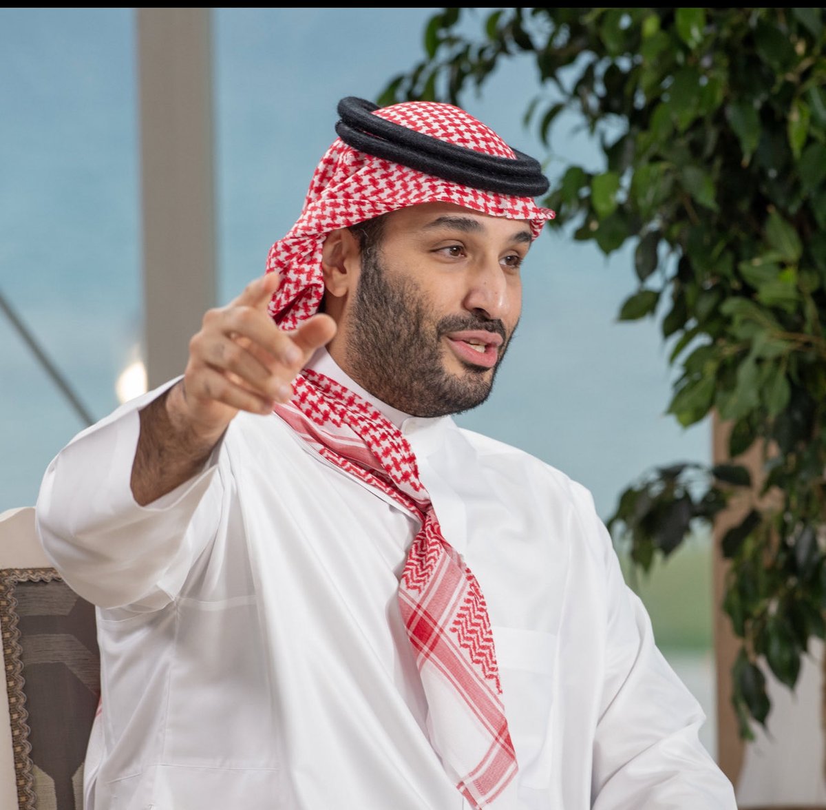 سر ونحن معك وعلى بركة الله ... في كل ظهور إعلامي تترك بصمة وتمنح شعبك أملا بمستقبل زاهر. وفي هذا العالم المضطرب كنت نعم القبطان الماهر في إدارة لعبة التوازنات بما يحفظ أمن البلاد والعباد ويحقق النهوض للوطن وشعبه فبارك الله في جهودك وحفظك ورعاك ونصرك.