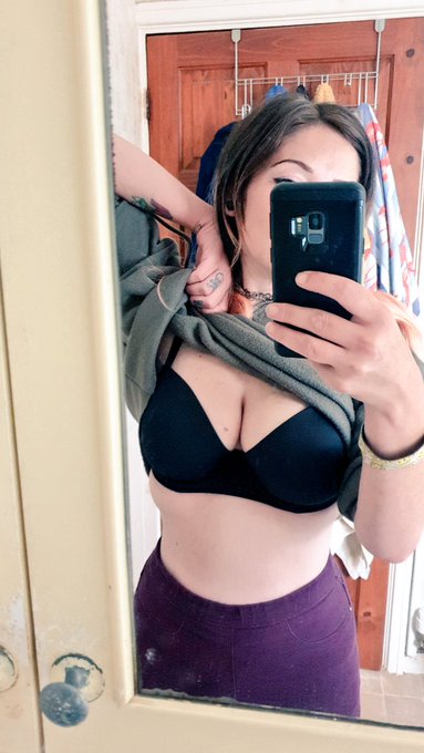 Morning! I'd say it's good but it's raining again! At least means some pretty rainbows! 🌈 https://t.<a href="/tag/spiderman"class="tags"><span>#spiderman</span></a><a href="/tag/cosplay"class="tags"><span>#cosplay</span></a>