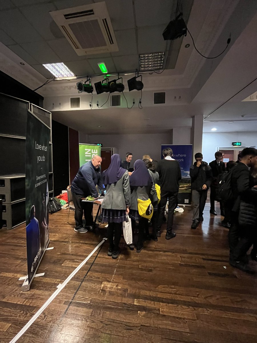 Yesterday we spent the day with over 2000 young people looking for career inspiration. We had some amazing conversations & hopefully highlighted greenkeeping to a new generation! 

#blackburnsinspiring #greenkeeping #careers #education #greencareer