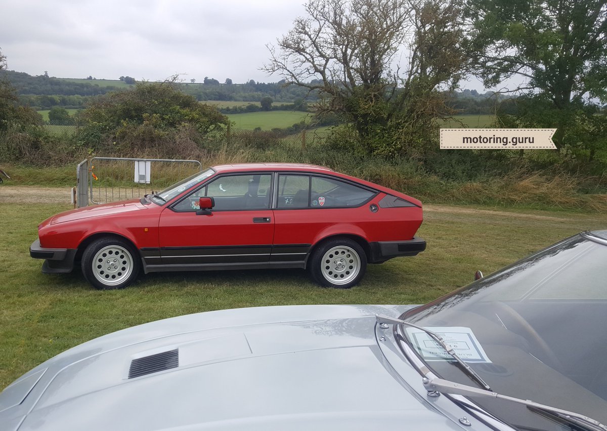 motoringguruUK's tweet photo. Old Italians.

#AlfaGTV
#MaseratiIndy https://t.co/zt6zjuEq82