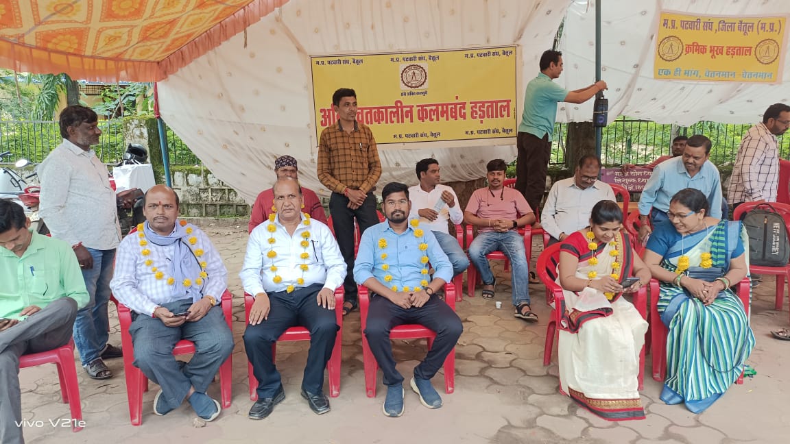 sanjeev_parte's tweet photo. कड़ी धूप में 56 विभागों का काम करने वाले पटवारी की जायज़ मांग 2800ग्रेडपे पूरी हो
#MpPatwari_Justicefor2800Grade
#ओंकारेश्वर
#मध्यप्रदेश
#आदिशंकराचार्य
#एकात्मधाम
 #मूर्ति
#statue_of_oneness
@AmitShahOffice 
@narendramodi 
@BJP4India 
@CMMadhyaPradesh 
@INCMP 
@ABPNews
@aajtak https://t.co/kNk4kw0qGK