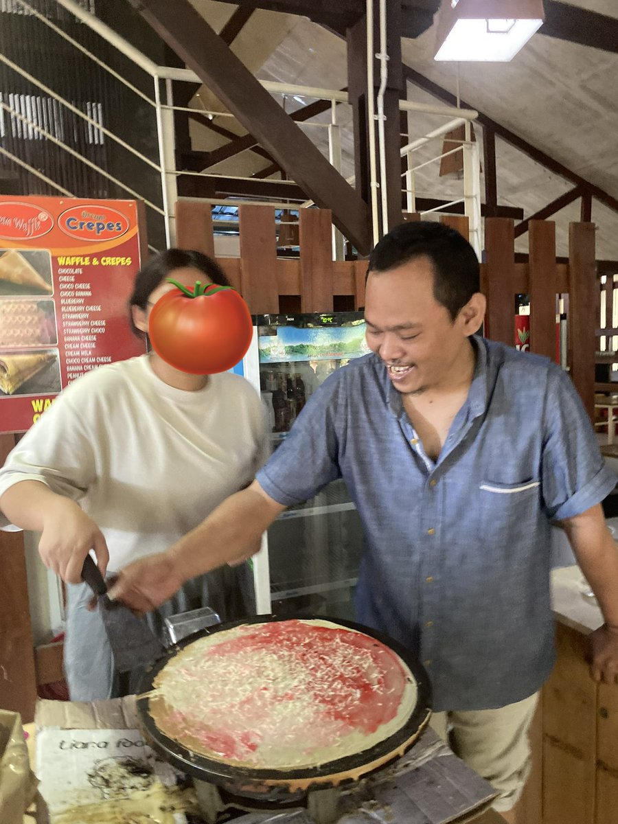 MINHYUKFISIP's tweet image. experience membuat crepes sendiri 🤭💯 #mantul #mantapbetul alias lu pada harus mampir kesini soalnya abangnya baik + toppingnya bisa rikues banyak cuma 12k aje 😍👍 (bismillah abis ini dikasih endorsean)

📍dream crepes, takor (FISIP)