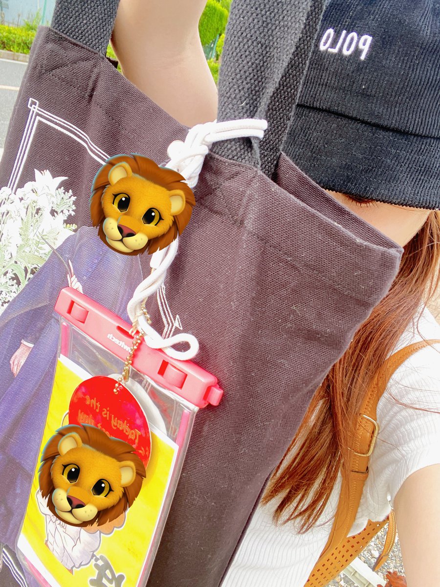 LIBEaru's tweet photo. 変わらずぼっち参戦！（外での撮影）
着いてすぐぼっちチャットメンバーに
合流させてもらって初めましてやのに
マクドご馳走になったりお土産貰ったり
優しさにぼっち心が救われました✨

その後夫婦の方と一緒にステージ👀
ありがとうございました✨

オフ会でお会いした方に挨拶できたり
帰り道に https://t.co/1eVver1x8M