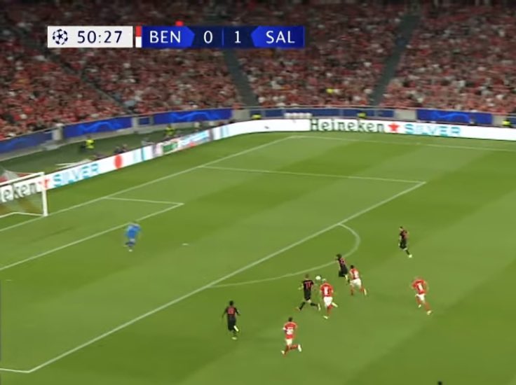 Slasherrrr's tweet photo. Just catching up on some highlights from last night. Not sure Iโve seen this before. 4 (FOUR) Salzburg players clean through on goal in a normal passage of play. #BENSAL https://t.co/p0GpIy9uiP