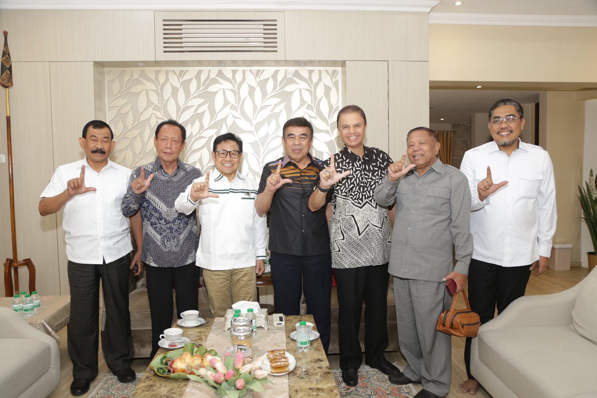 Hari ini menerima tamu para senior TNI yang kaya pengalaman berbangsa dan bernegara. 
Senang sekali mendapatkan masukan dan ide penting bagi pengabdian kita menjawab tantangan masa depan.
Terimakasih Jendral..!

- Jenderal TNI (Purn) Fachrul Razi
- Letnan Jenderal TNI (Purn)