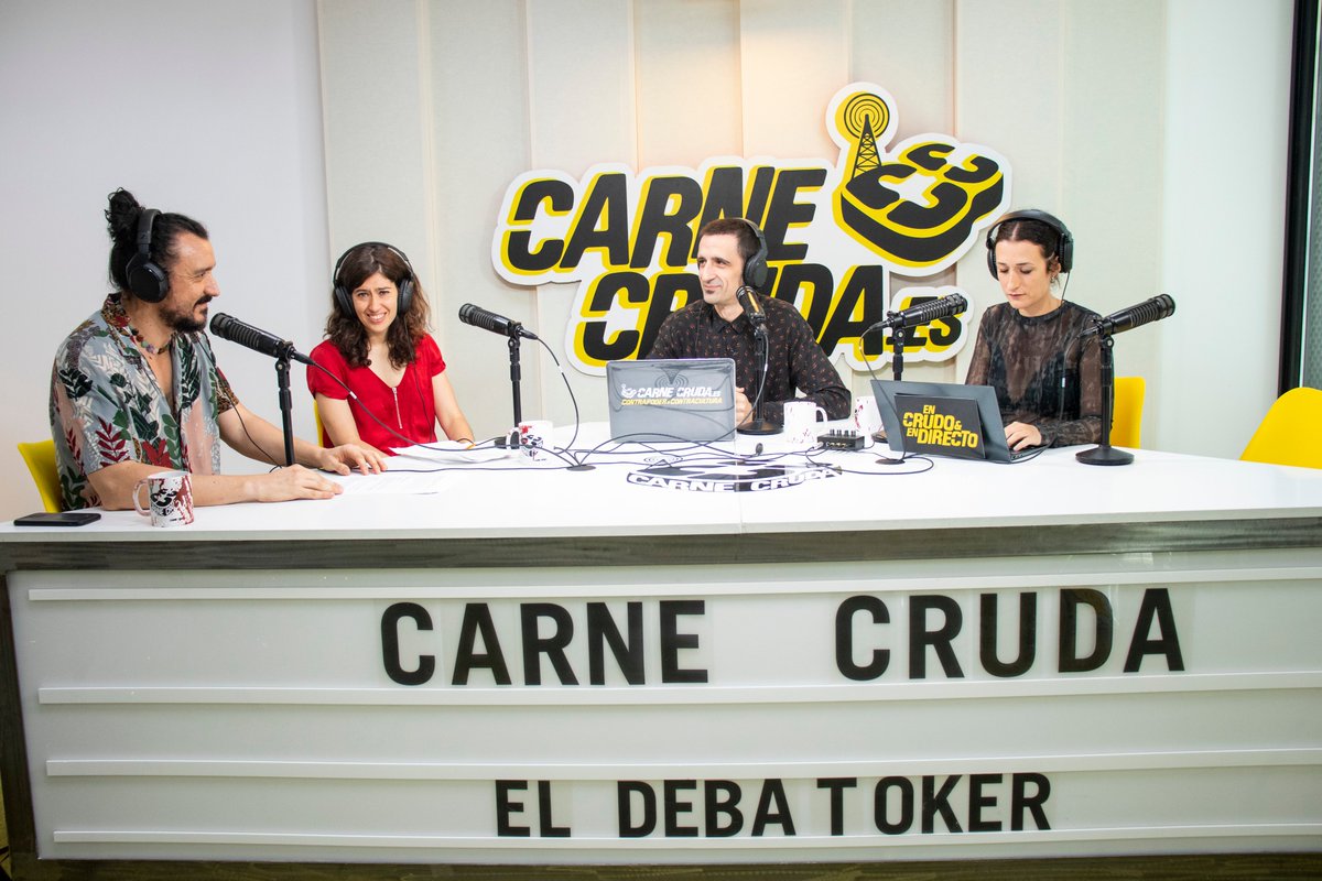 carnecrudaradio's tweet photo. Del #Quehapachao de @pilardfrancisco a @davidpareja respondiendo a los cuñaos y @VioletaStar y sus delitos de audio.
Estrenamos #DEBATOKER por todo lo alto. No te contamos más, mejor míralo: https://t.co/zzQ5J0BSD1 https://t.co/0yyV8vETnP