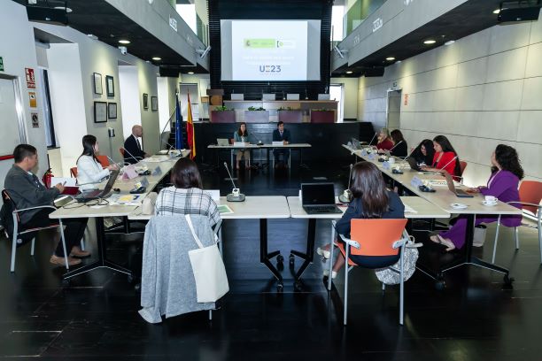 OEPM_es's tweet image. Tras visitar la @EU_IPO en #Alicante, hoy funcionarios y oficiales de la @sicsuper,  @IndecopiOficial y @inapichile comienza las jornadas de estudio en la sede de la @OEPM_es, en #Madrid.
@WIPO
@IPKey_EU
#Colombia #Perú #Chile 
#ProtocoloDeMadrid #SistemaDeLaHaya