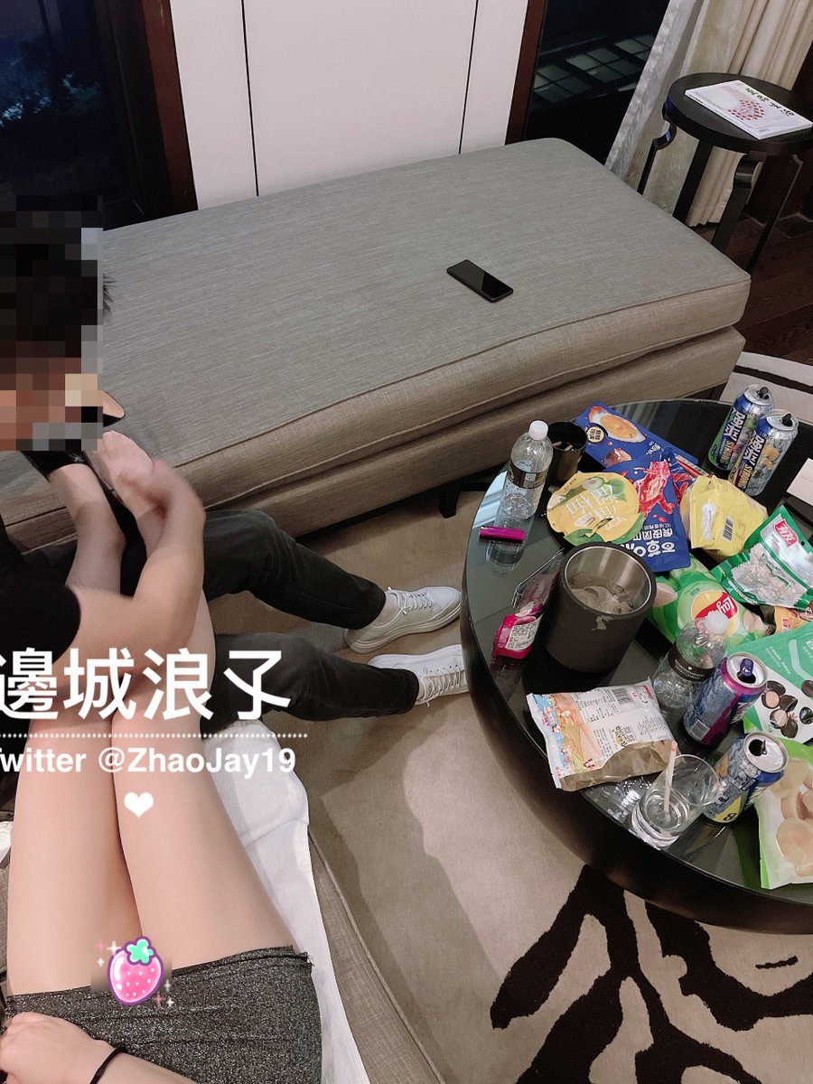 😘遇到长沙铁粉 关注我们一年多了！这次终于鼓起勇气面基，不容易呀！ 
   人非常热情也很幽默，对夫人说：我性格很好 温柔，但是我弟弟一生气可是要捅人的哦~hh~😎

#长沙 https://t.co/Cyl5bquOjn