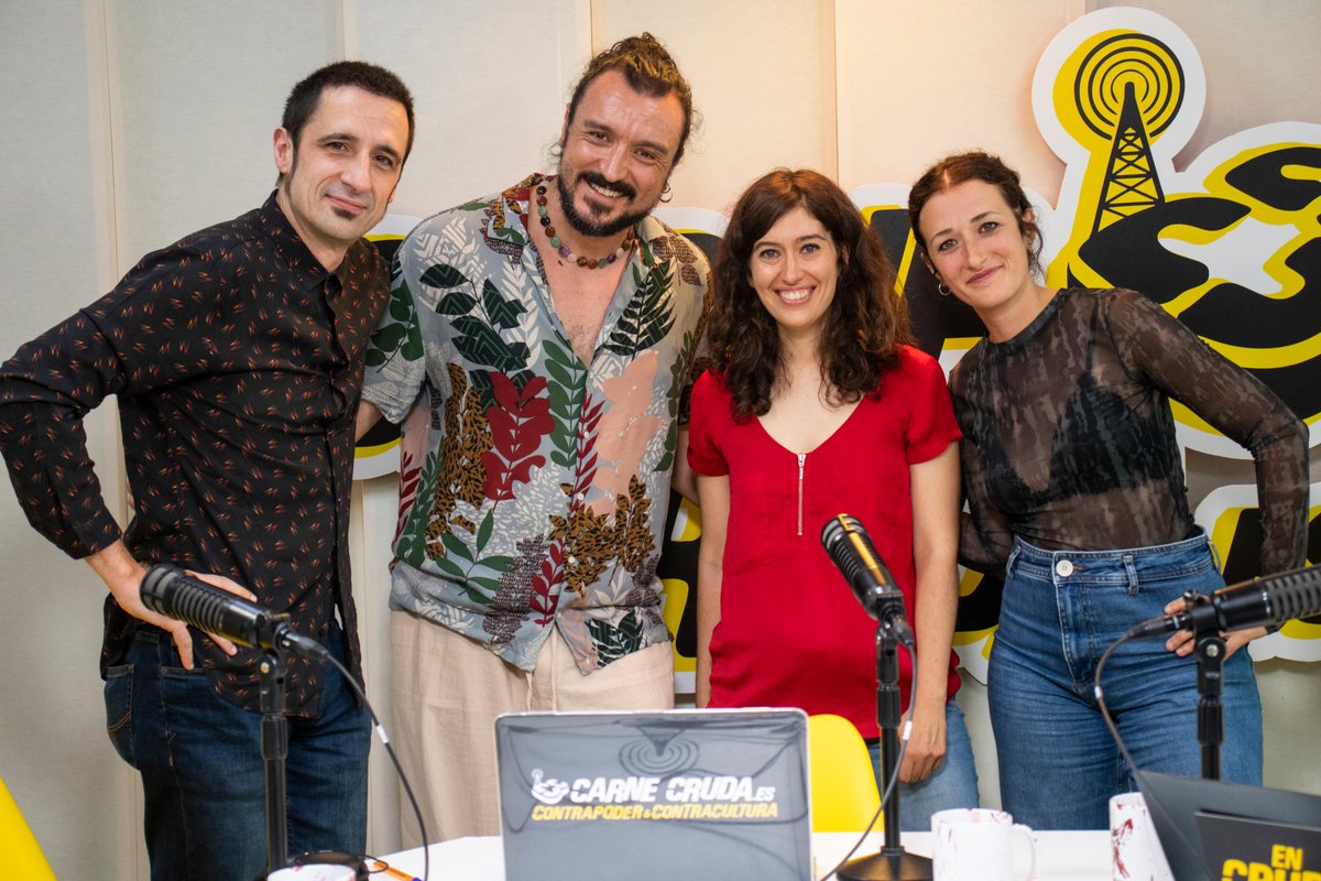 carnecrudaradio's tweet photo. Del #Quehapachao de @pilardfrancisco a @davidpareja respondiendo a los cuñaos y @VioletaStar y sus delitos de audio.
Estrenamos #DEBATOKER por todo lo alto. No te contamos más, mejor míralo: https://t.co/zzQ5J0BSD1 https://t.co/0yyV8vETnP