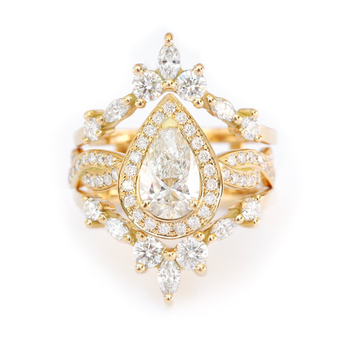SillyShiny's tweet image. Unmissable! Check out this Pear Diamond Infinity Twist Shank Engagement Ring &amp;amp; Diamond Ring guard "Zeus" ♥ .
sillyshiny.com/products/pear-…
#CelebrateLove #stackring