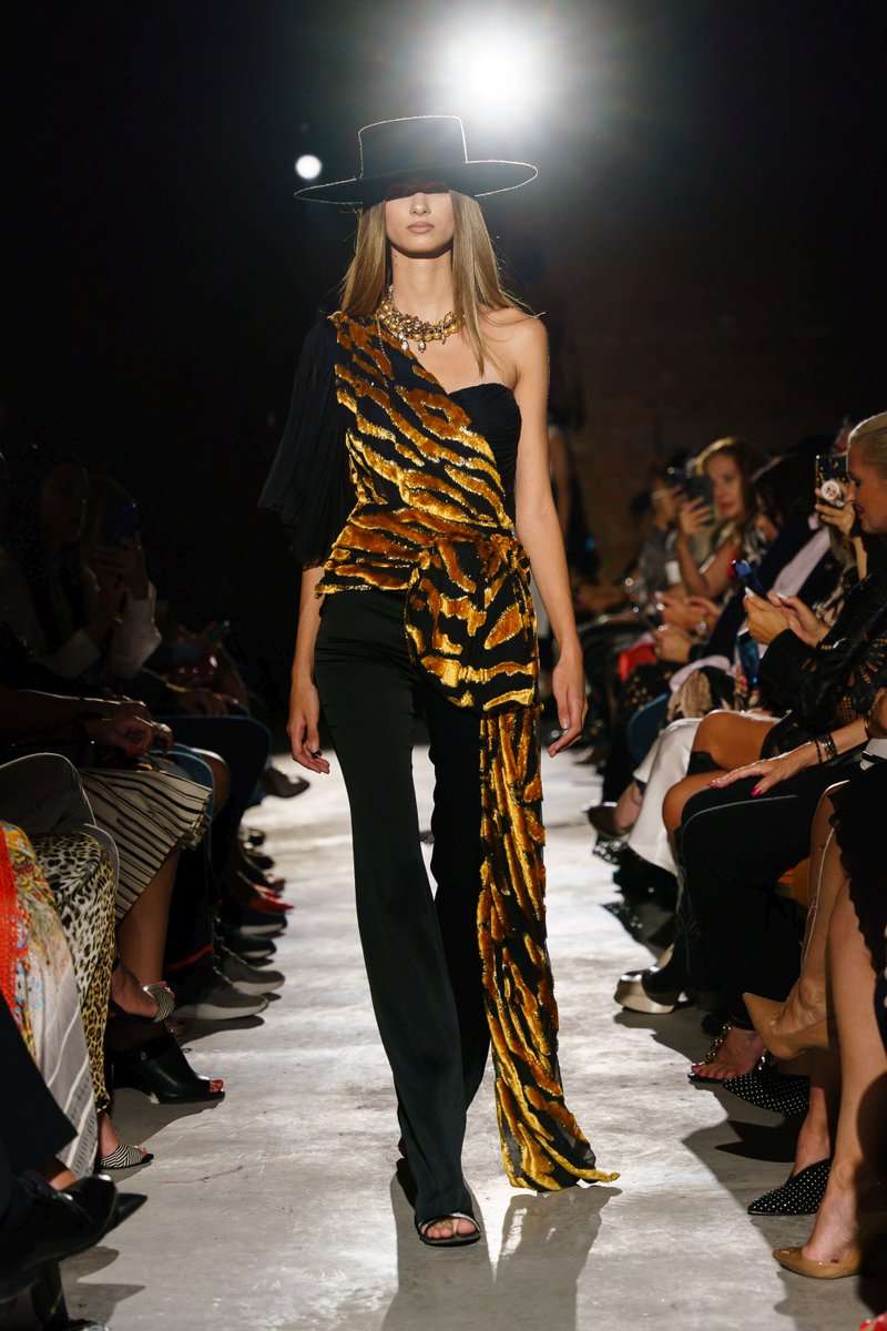 MRA Models for Avanpremiere by Alin Galatescu “Brancusi - Vizionarul”
#mramodels #mragirls👧🏻👧 #fashionshow #defile #catwalk #moda