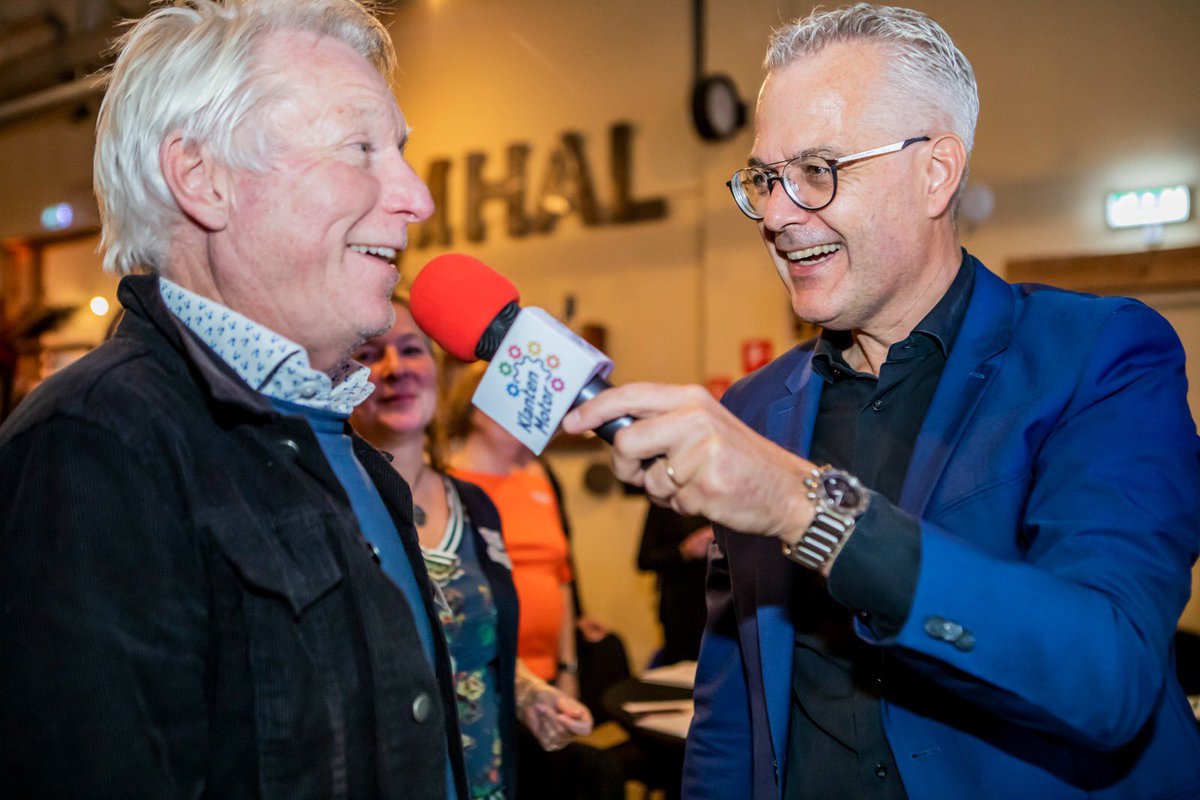 Tip! Als jij kort met mensen spreekt, is het belangrijk dat je mentaal ‘in die persoon’ opgaat. Tune in en geef de ander jouw volle aandacht. Meer leren? Kom naar KlantenMotor; hét event voor #ondernemers die willen groeien. Meer info &amp; Early Bird-tickets: toppresentaties.nl/hoe-krijg-ik-m…