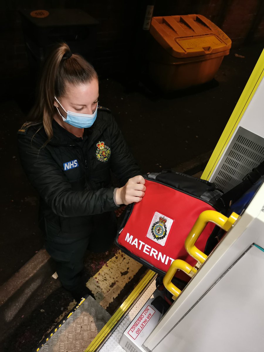 laurakgoodwin's tweet image. Another amazing session with the @UWEPara students this morning, discussing neonatal #hypothermia at their maternity simulation session🎉

Some really interesting points &amp;amp; questions raised by students - they will make great @swasFT paramedics! 👏

#AppliedResearch #Teaching #BBA