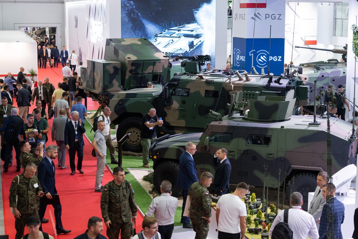 PGZ_pl's tweet image. Zachęcamy do zapoznania się z rozmową, jaką na łamach tygodnika @niedziela_pl red. Piotr Grzybowski przeprowadził z prezesem #PGZ Sebastianem Chwałkiem. W rozmowie nie tylko o #MSPO2023
@MAPGOVPL @MON_GOV_PL 
tiny.pl/cfvnd