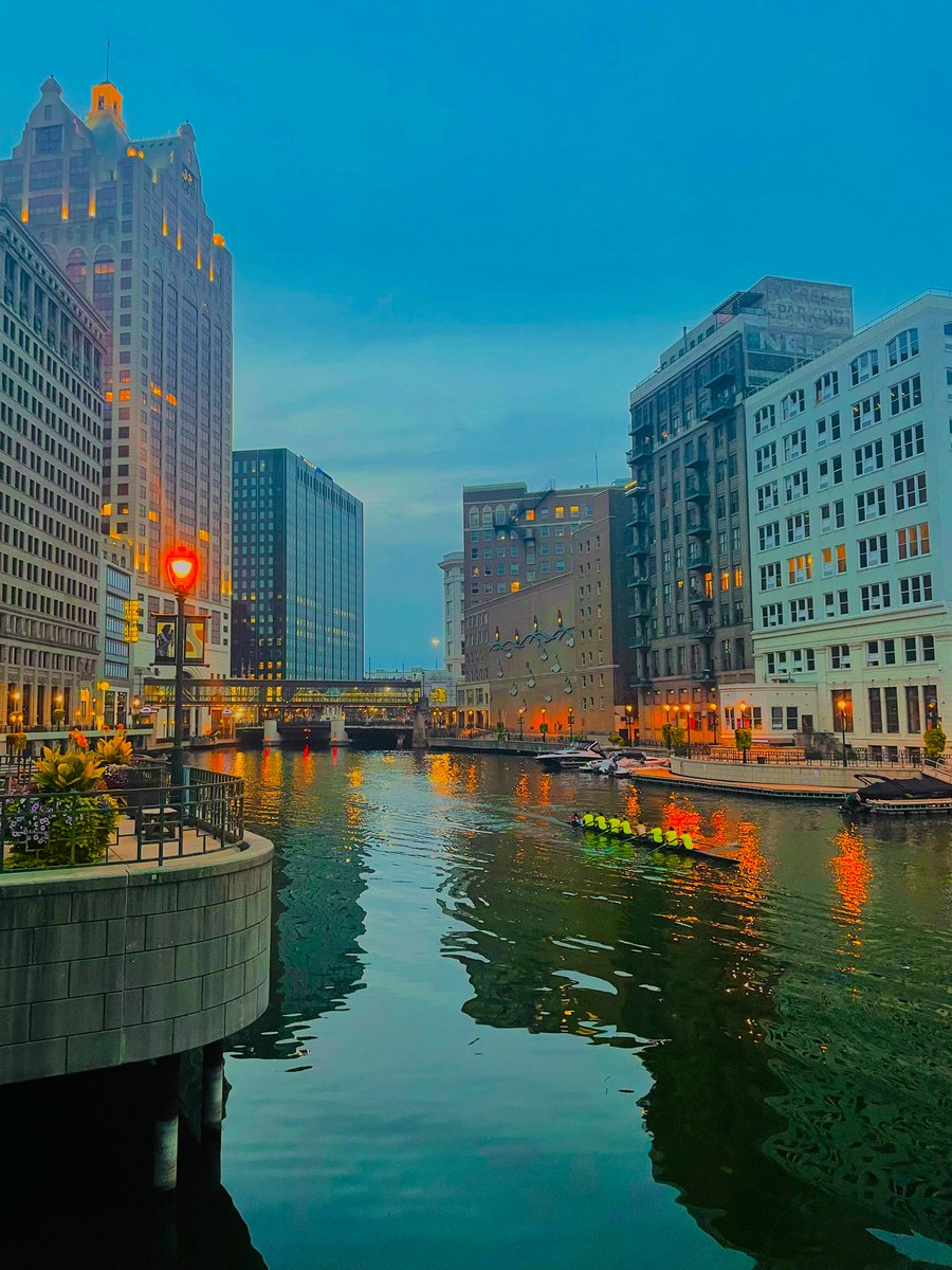 MKEPhotoSteve's tweet image. Thursday Morning - 
Downtown Milwaukee 🛶