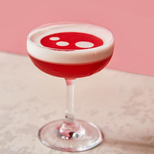 joinclubsoda's tweet image. New at Club Soda: If You Want To Be My Clover. With @everleafdrinks Mountain, @LyresSpiritCo Dry London Spirit, All The Bitter New Orleans and OGGS, this cocktail delivers hibiscus, cherry blossom and strawberry goodness in every sip. Only at Club Soda Tasting Room, 39 Drury Lane