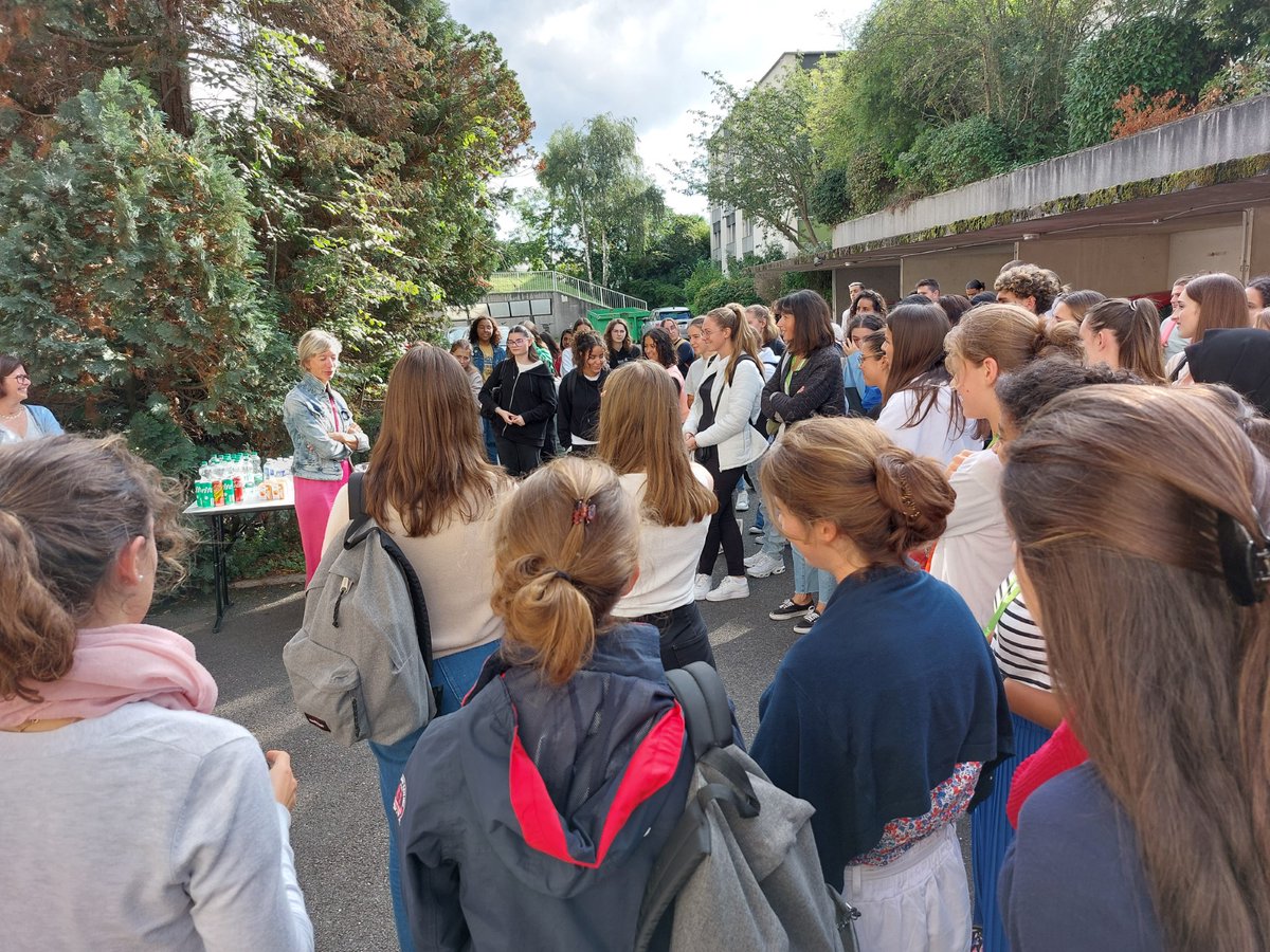 🍰 Goûter de bienvenue pour nos étudiants infirmiers de 1re année de l'IFSI Foch En début de semaine nous avons organisé un goûter d'accueil, afin de souhaiter à nos étudiants la bienvenue dans notre institut en soins infirmiers. Nous leur souhaitons beaucoup de réussite.