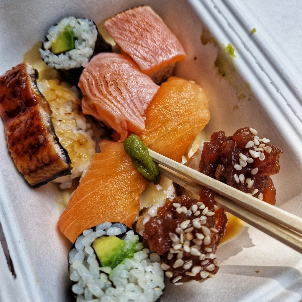 We love @shesellssushi!⁠

On the menu is fresh sushi, comforting beef donburi, takoyaki dumplings and chicken or tofu katsu curry. Indulge in a full portion or a bit of everything with a bento box - the perfect lunch! 

Catch them at the market tomorrow and every Friday.