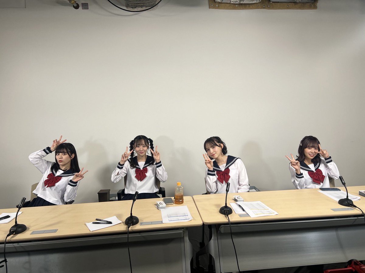✨🎥生配信🎥✨ 📖ふるっぱーのほん vol.1📖 18:00〜制服姿の4人が