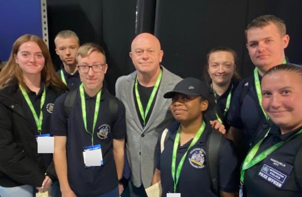 #Croydon #VPC have had a very interesting day at the #EmergencyServicesShow in Birmingham learning about new equipment, technological developments, watching demonstrations by the Fire Brigade and they got to listen to  <a href="/RossKemp/">Ross Kemp</a> talk about his experiences creating documentaries.