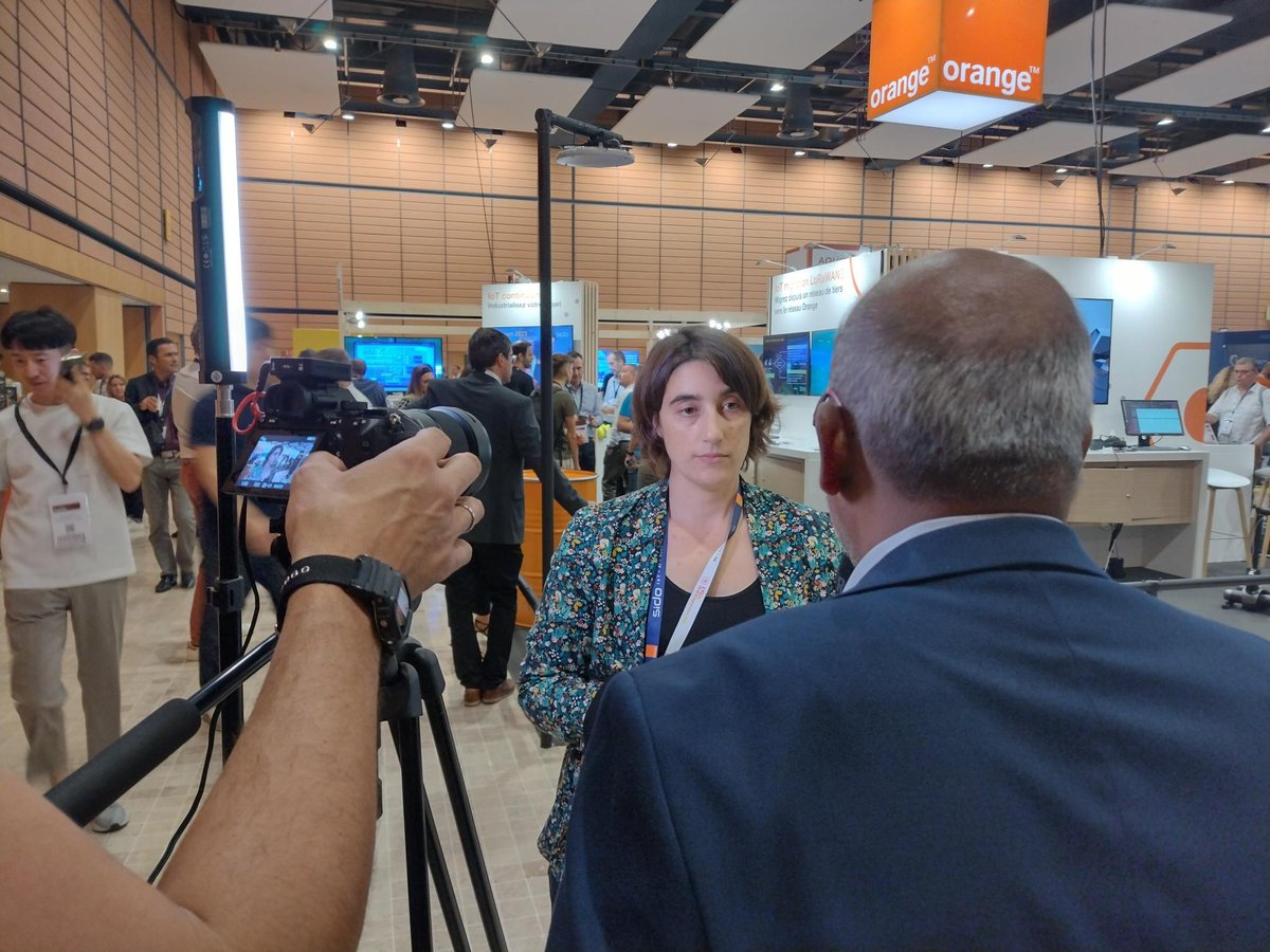 SNCFNumerique's tweet photo. @GroupeSNCF @SIDOevent @SNCFimmobilier L’engagement passe aussi par la sensibilisation des collorateurs ➡️ « Pour porter l'engagement #RSE du @GroupeSNCF, @SNCFImmobilier a lancé une démarche d’implémentation de l’#economiecirculaire dans ses pratiques qui passe par la tenue de webinaires et d’acculturations interne » https://t.co/p3gd9KhPUo