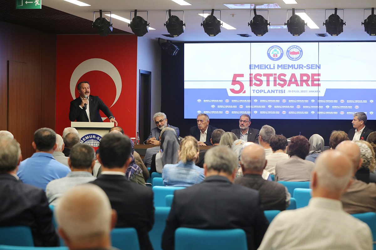MemurSenKonf's tweet photo. Emekli Memur-Sen 5. İstişare Toplantısı, genel merkez yönetim kurulu üyeleri, Ankara il ve ilçe yöneticilerinin katılımıyla Memur-Sen Genel Merkezinde gerçekleştirildi.

Emeklilerin sendikal örgütlenmesi önündeki engellerin kaldırılmasına ilişkin örgütlü çalışmalara, üye ve teşkilatlanma çalışmalarına dair istişarelerin gerçekleştirdiği toplantıya Genel Başkanımız @_aliyalcin_ da katılarak bir konuşma gerçekleştirdi.

@emekli_memursen | @alikucukkosen 

🔗 https://t.co/aqHX8ycWgq