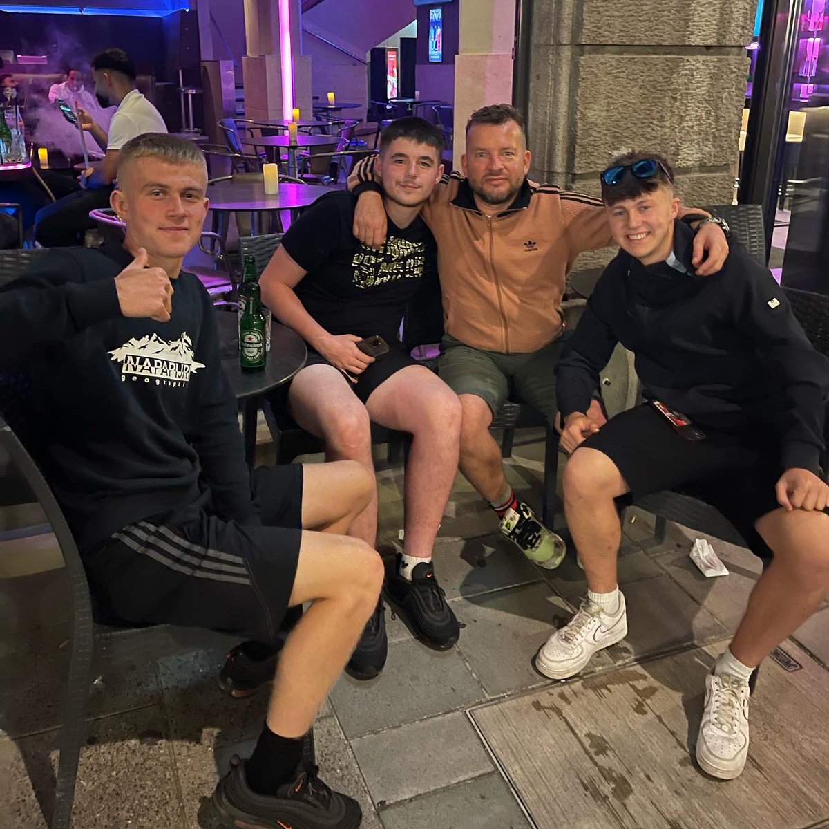 omski99's tweet photo. Plane issues, top giggle, ace lads, strange game, shit result, brilliant stadium, antagonising celebration music, good beer, nice city #mufc #buxtonreds https://t.co/hhwdkUzwIS