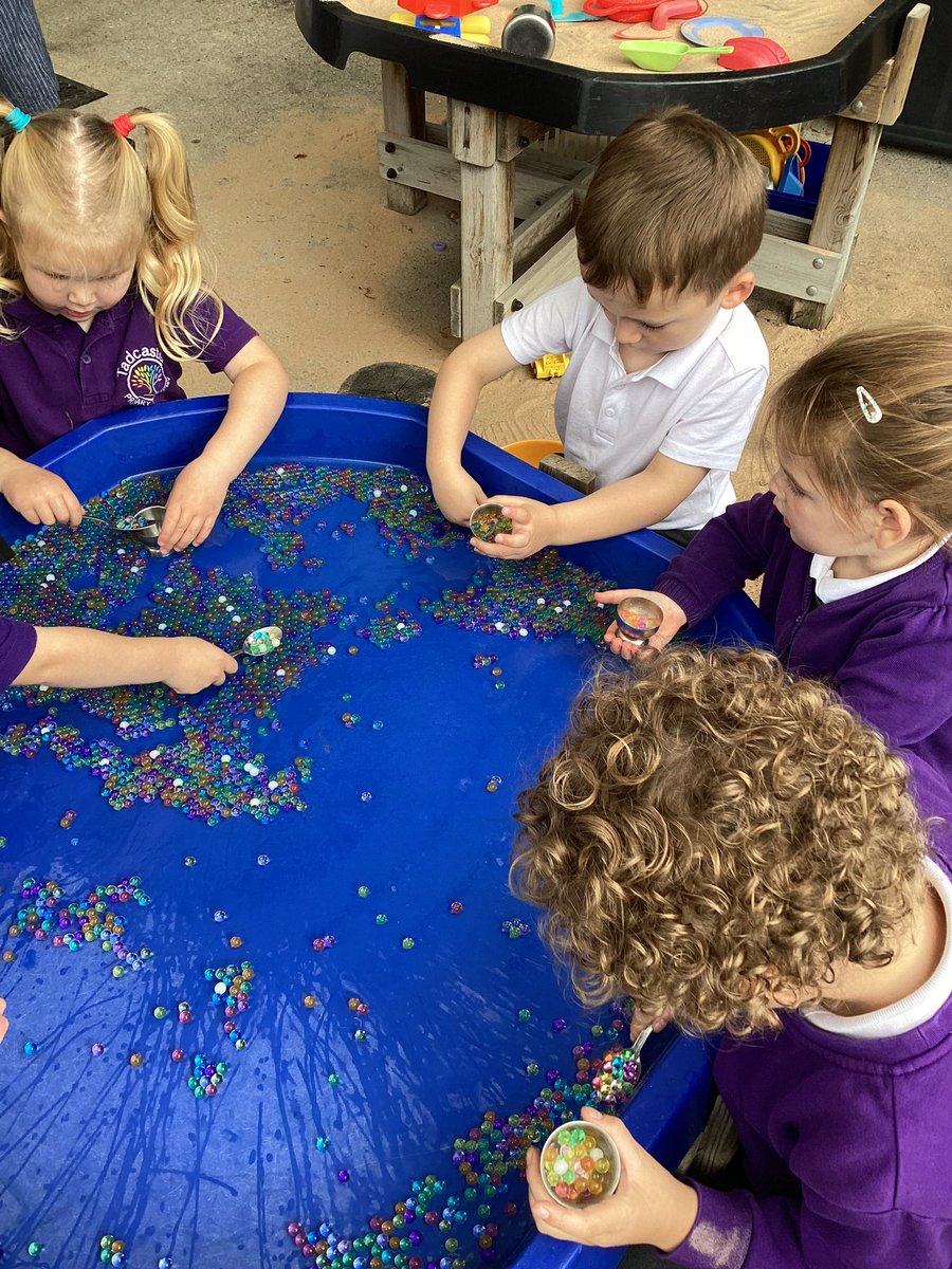 TadPrimaryAcad's tweet photo. Exploration using our senses this week. Team Venus reception described what the water beads felt like using their fantastic vocabulary. #TadcasterEYFS #Tadcasterscience @eboractrust https://t.co/YaIseBya1B