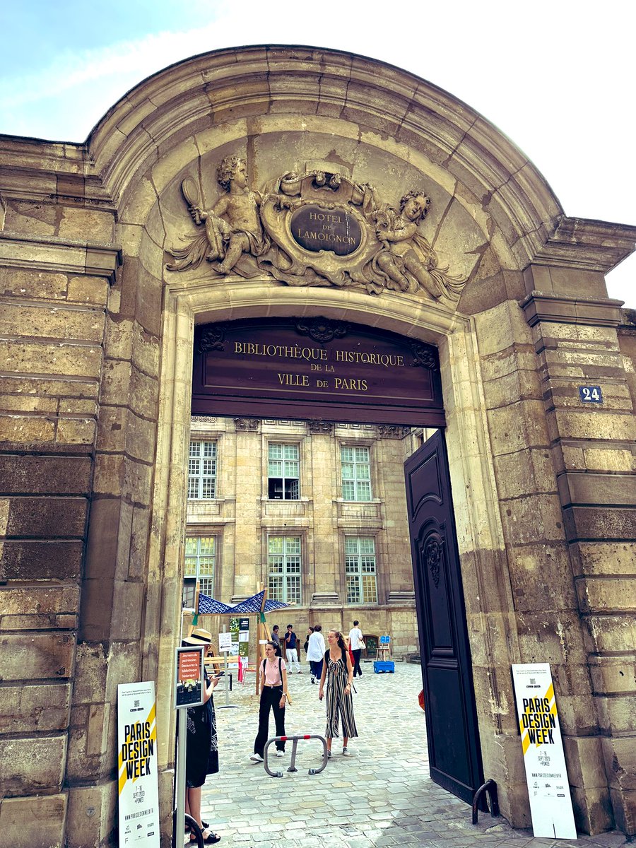 art_life_you's tweet photo. Paris historical library at the
Hôtel de Lamoignon, earlier the Hôtel d'Angoulême,
late 16th-century hôtel particulier, rebuilt 18th-century
#adoorablethursday #doorsofparis https://t.co/uWhtVcaLem