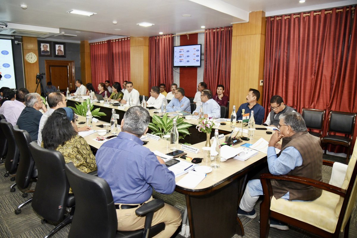 Hon’ble Governor @Gulab_kataria Ji reviewed the functioning of @SchoolEdnAssam today at Raj Bhawan. @Samagra_Assam , @SCERT_Assam , SEBA, AHSEC and Textbook Corpn made presentations. Thanks to his excellency for the valuable directions which we will follow to improve school…