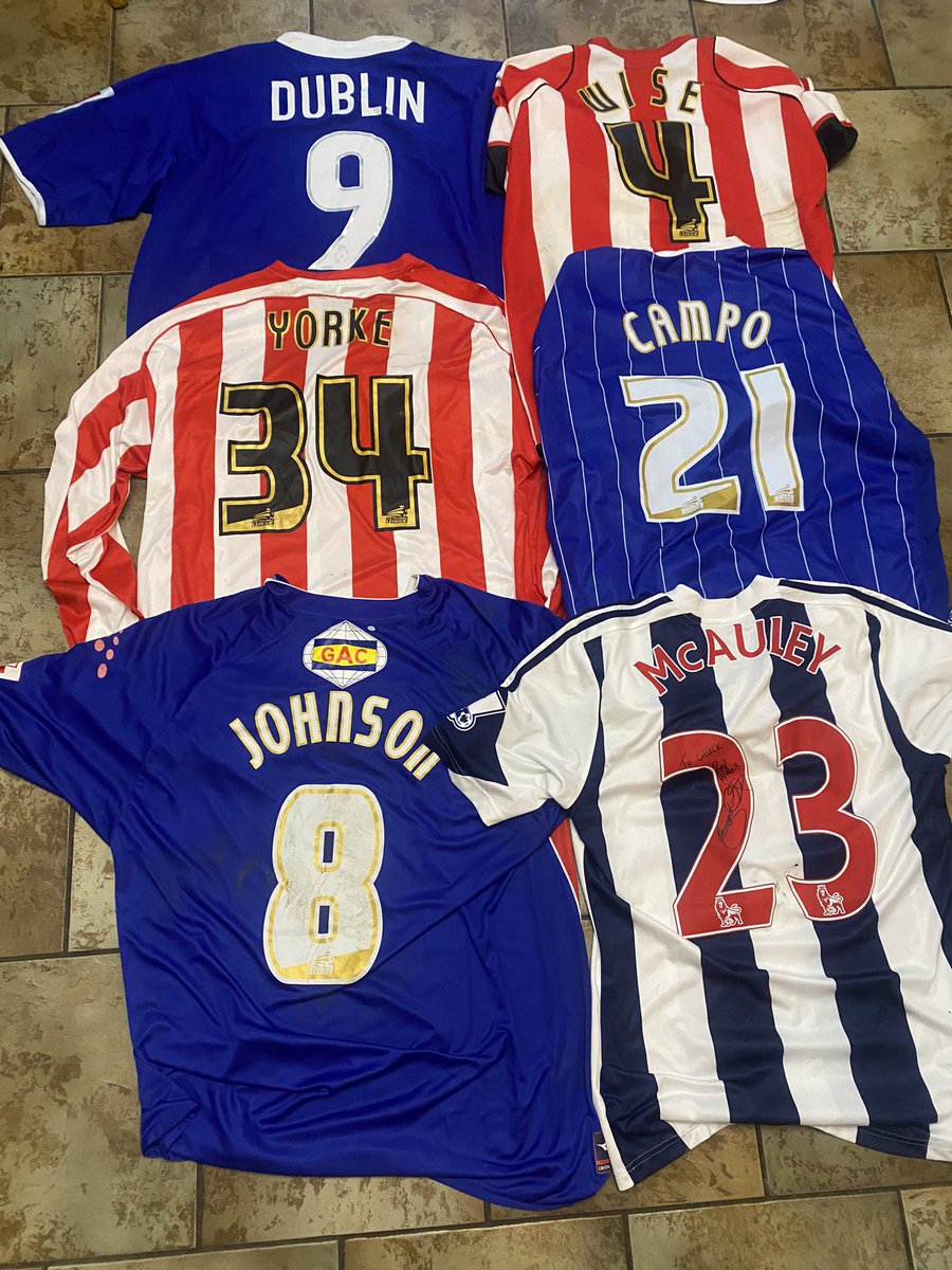 Still available…DM serious offers 😅⚽️ plus signed Dos Santos Ipswich shirt