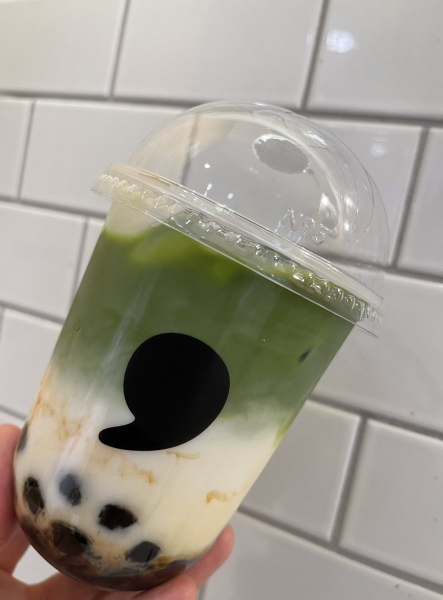 oo79864432's tweet photo. Comma Tea 🔳 池袋PARCO店
9回目 😆
7月下旬以来。☔️だから屋内コース。
宇治抹茶タピオカラテ🍵M 702円
タピ大粒もちもち良質👍
ビジュアルもよい商品だな✨
きょうは名物男子店員さんがオペ。
#タピ活 #タピオカ #コンマティー #commatea #池袋PARCO https://t.co/POIvJHh6za