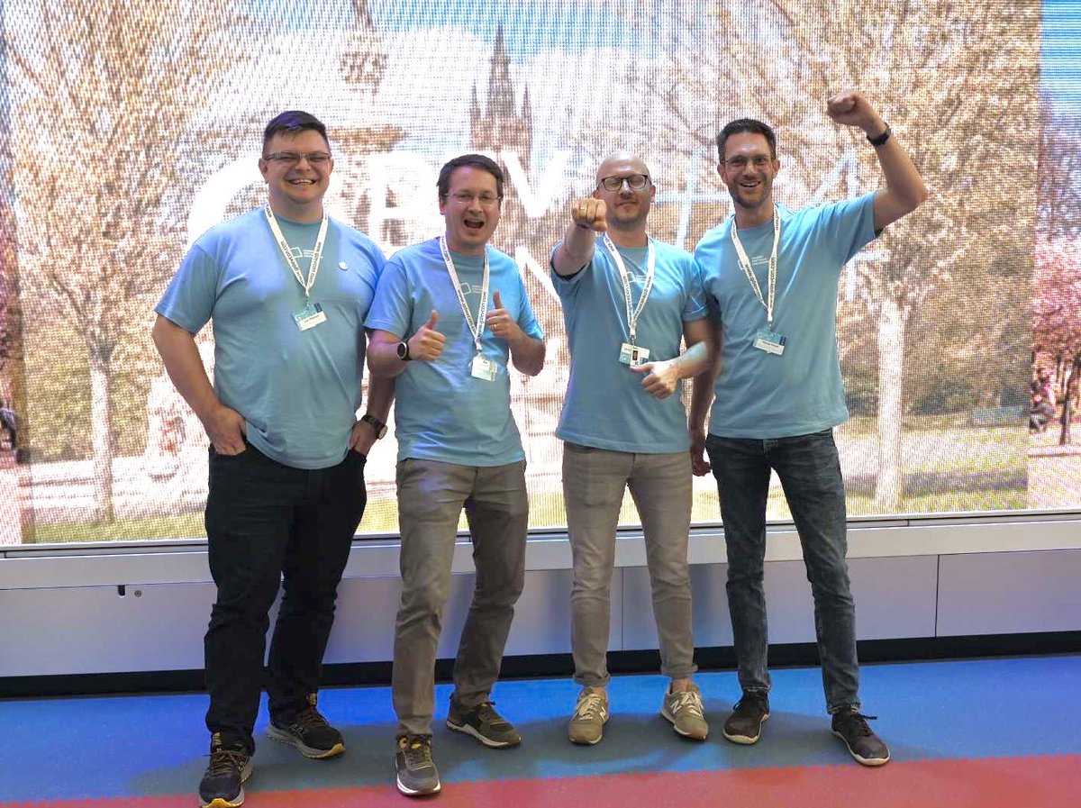 joerghampel's tweet image. If you have the right colleagues to rely on you can even fly with closed eyes 💜

#teamhampelsoft you rock!!!

#createbettersoftware