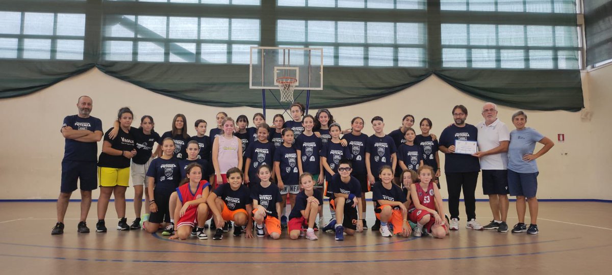 Bambine e ragazze stupende…un bel clima, un forte senso di appartenenza…. #camminareinsieme a Potenza, Invicta…. #minibasketforlife